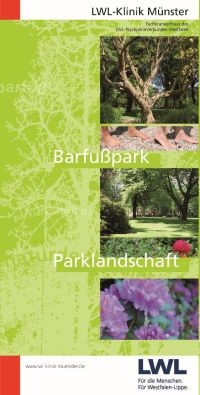 Titelblatt des Flyers Barfussparcours/Parklandschaft, gezeigt werden drei verschiedene Parkansichten im Sommer