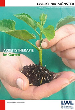 Titelblatt der Broschüre Gartentherapie der LWL-Klinik Münster. Zwei Hände umschließen einen Setzling mit Erde.